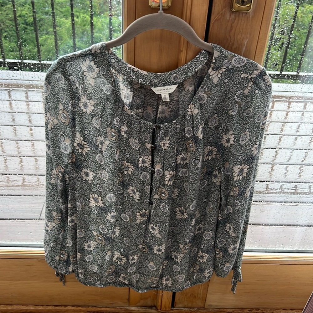 EUC Woman’s Lucky Brand blouse